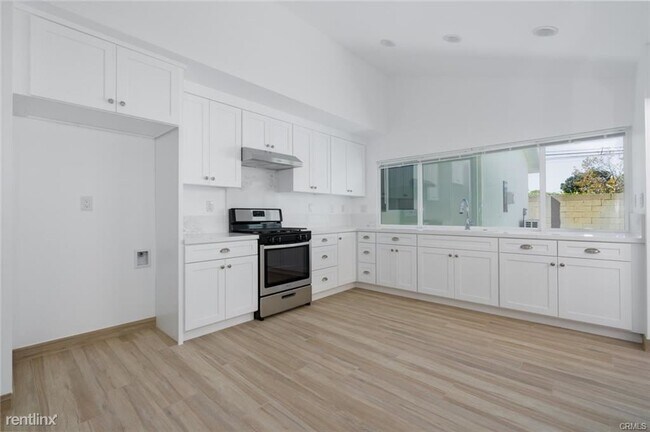 Building Photo - 4 br, 2 bath Duplex - 3410 S Woodland Pl