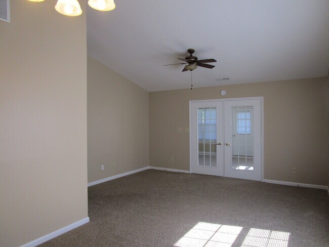 Foto del edificio - 5533 Crown Woods Cir