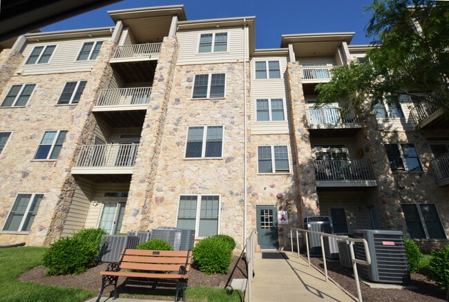 Building Photo - 3000 Fountainview Cir