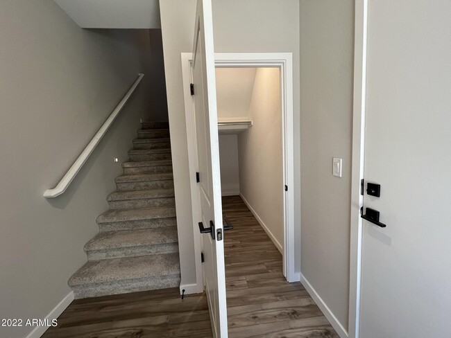 Building Photo - 746 E Doral Ave