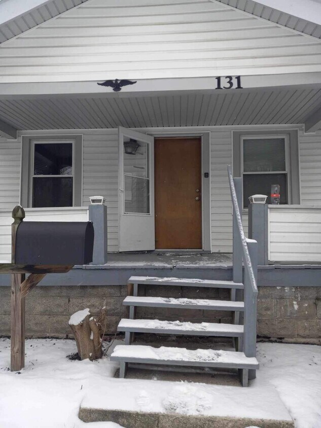 Primary Photo - 131 Lake Shore Ave