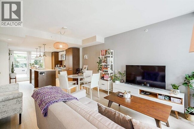 Photo du bâtiment - 532 W 7th Ave