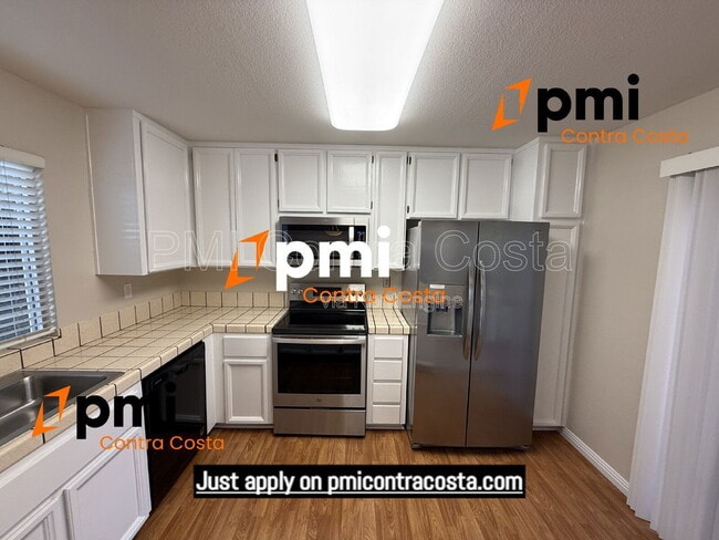 Photo - 974 Signal Ct House