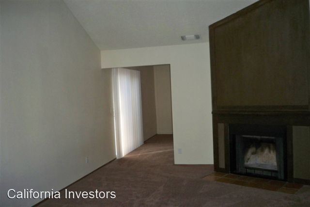 Building Photo - 6320-6324 Sandpiper Ct