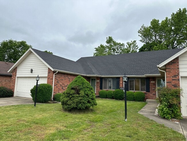 Building Photo - South Springfield beautiful large duplex h...
