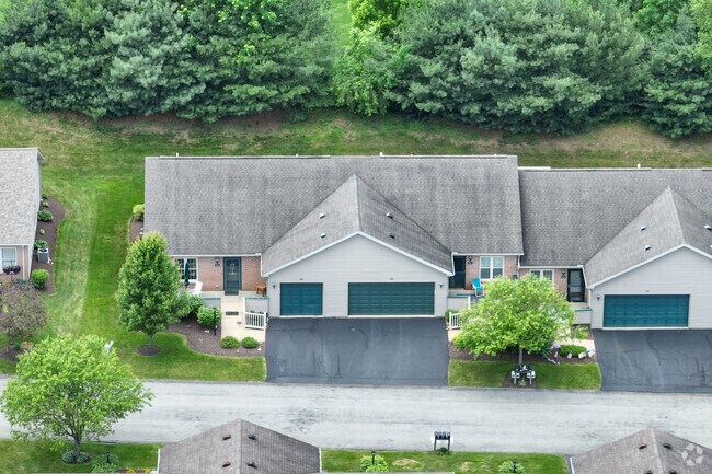 Building Photo - Crown Pointe Condominiums