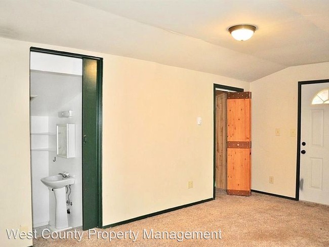Building Photo - 10530 Woodside Dr