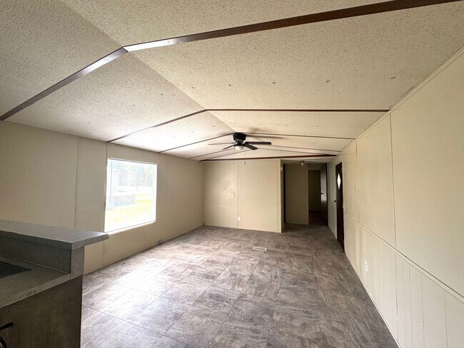 Foto del edificio - Sweet 2 Bedroom 2 Bathroom singlewide in Green Acres Mobile Home Park in Greenwood, FL