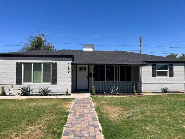 Foto del edificio - 2869 N Greenfield Rd