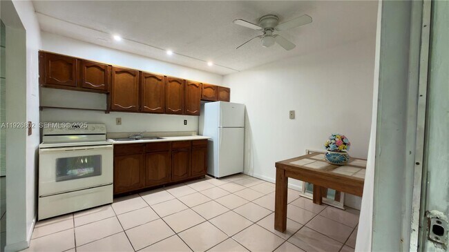 Building Photo - 274 SW 9th St