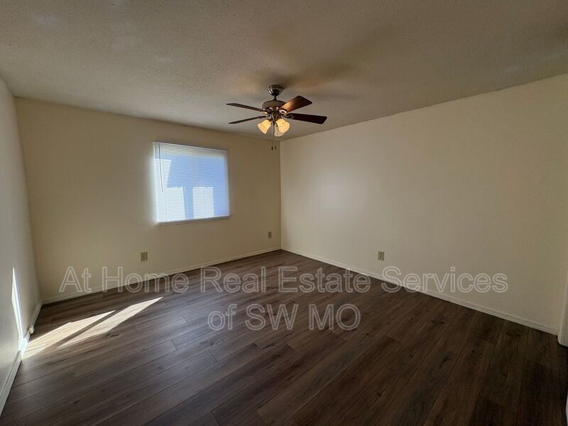 Foto del edificio - 933 S Wildan Ave