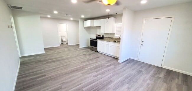 Building Photo - !!! AVAILABLE NOW !!!. Very spacious brand new 3 bed, 2 bath house.