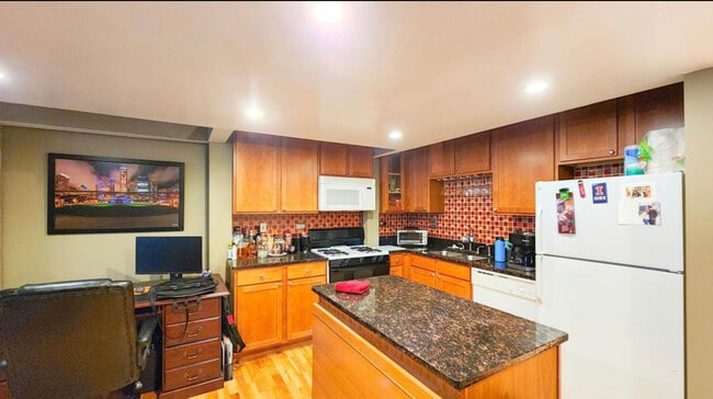 Building Photo - 211 E Ohio St