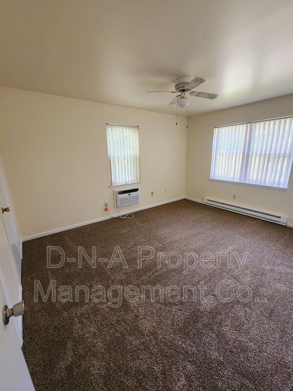 Building Photo - 404 Woodcliff Ave