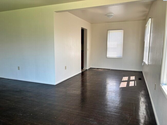 Foto del edificio - Beautiful A" house for rent!"