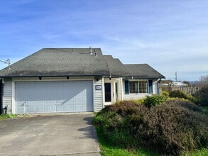 Building Photo - 2651 Lincoln Ave