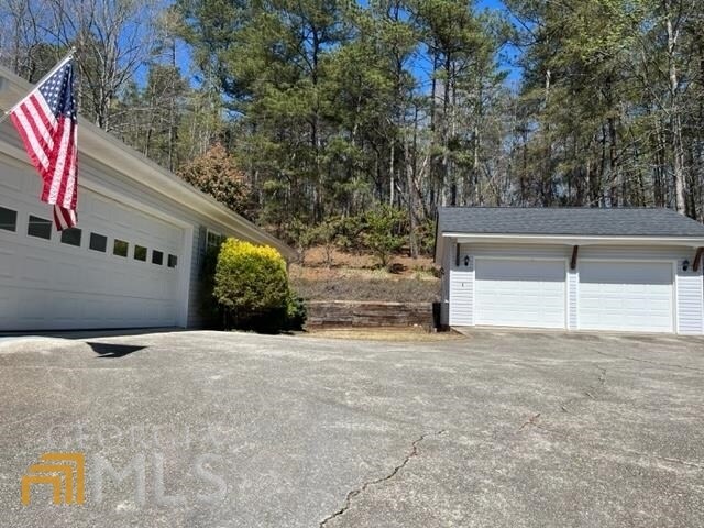 Building Photo - 3326 Banks Mountain Dr