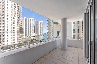 Building Photo - 801 Brickell Key Blvd