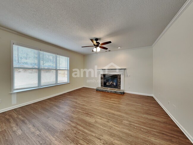 Foto del edificio - 145 Summit Point Dr