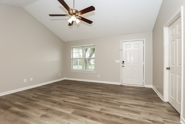 Building Photo - 2044 Horncastle Dr