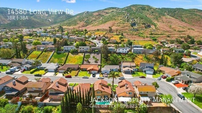 Foto del edificio - 14580 Long View Dr