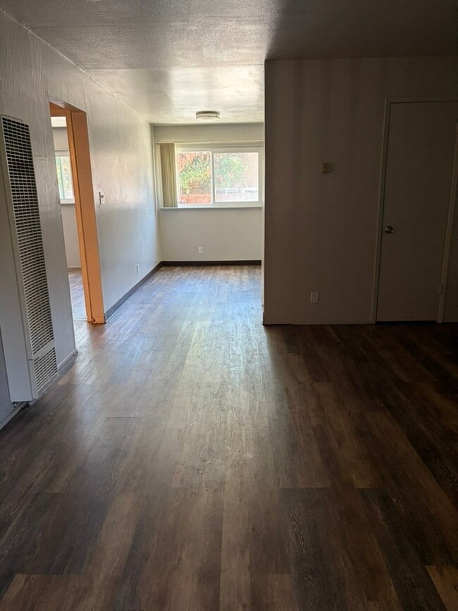 Building Photo - 320 Franciscan Ct
