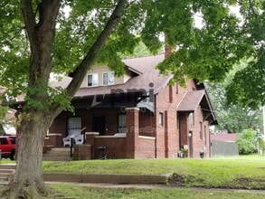 Building Photo - 631 W William St