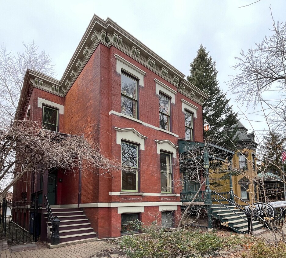 Primary Photo - 1554 N Hoyne Ave