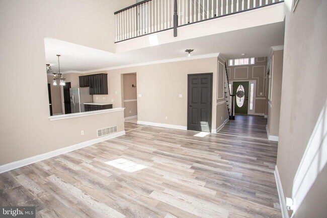 Building Photo - 1027 Dartmoor Ave