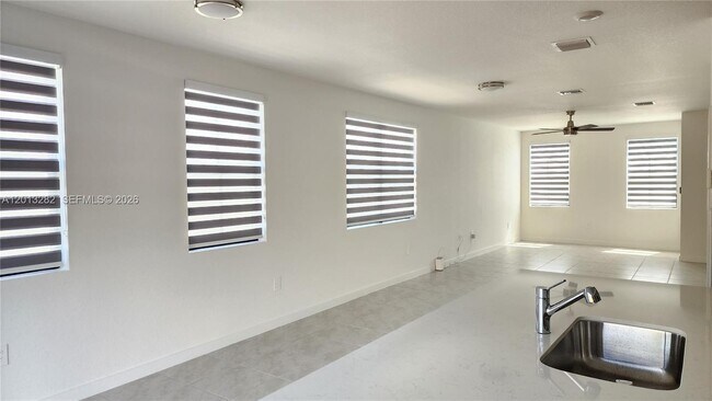 Foto del edificio - 371 NE 16th St