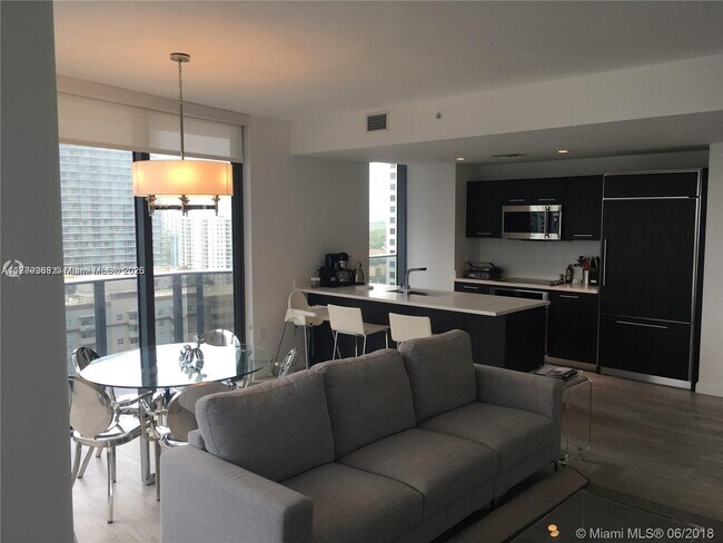 Foto del edificio - 45 SW 9th St
