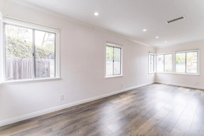 Foto del edificio - 1129 E Doran St