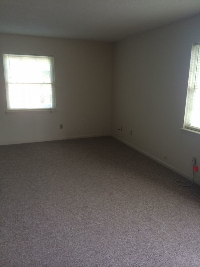 Building Photo - 675 Walnut Lane - 2 bedroom