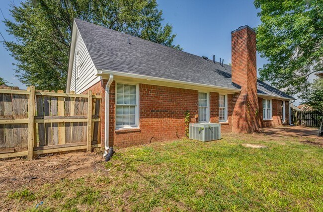 Foto del edificio - 8483 Timber Creek Dr