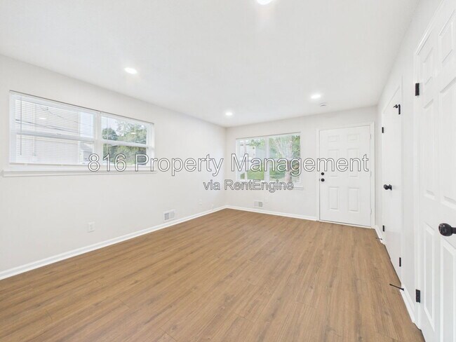 Foto del edificio - 7030 Ewing Ave