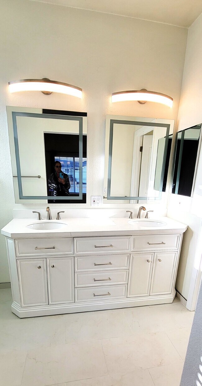 Foto del edificio - Spacious Home in Desirable Skypark Neighbo...