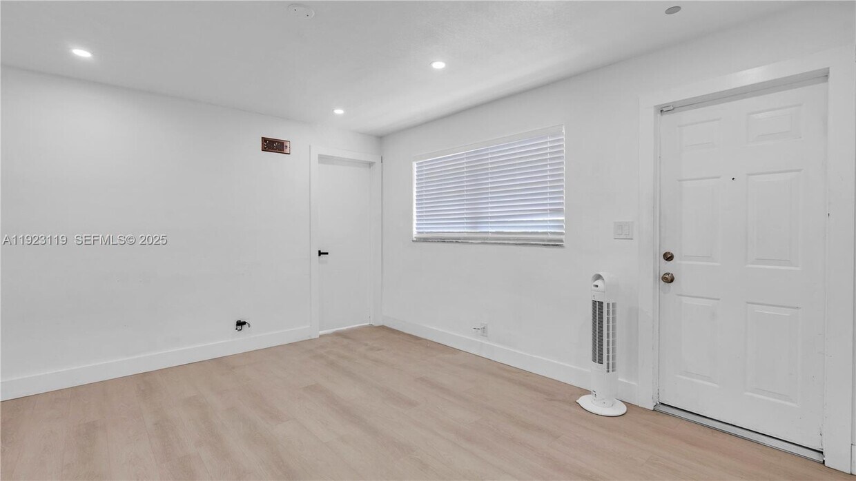 Foto principal - 32 SW 9th St