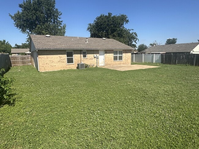 Photo - 632 Ramblin Oaks Dr (Moore, OK) House
