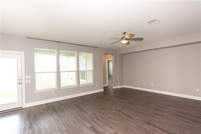 Building Photo - 143 Kavanaugh St