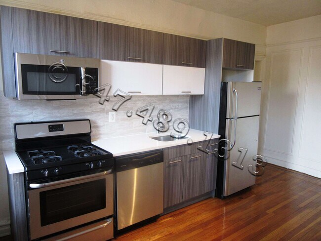 Building Photo - 262 E 55th St