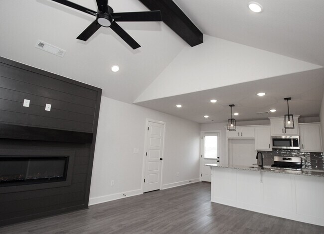 Foto del edificio - 1210 Monarch Rd