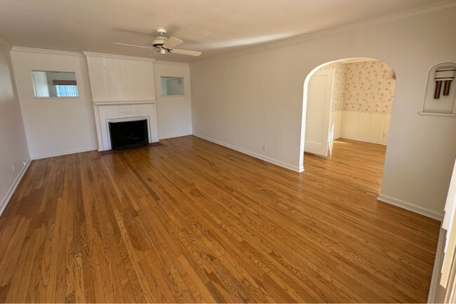 Foto del edificio - 332 W Wilshire Dr