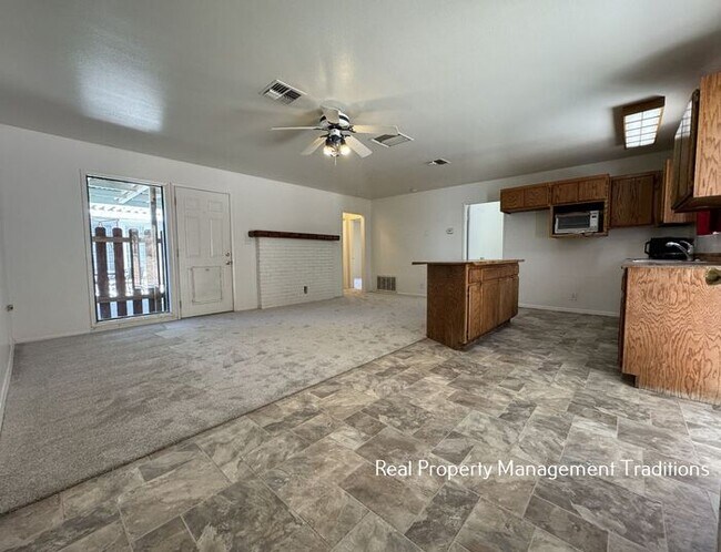 Building Photo - Great granny-flat located in beautiful Pla...