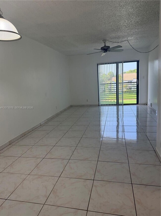 Foto del edificio - 3730 N Pine Island Rd