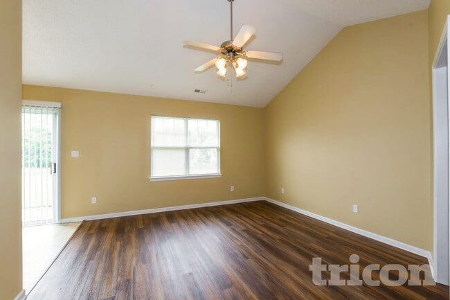 Building Photo - 2125 Sebastiani Dr