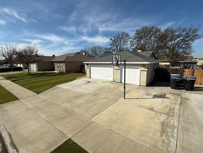 Building Photo - 455 Westgate Pl