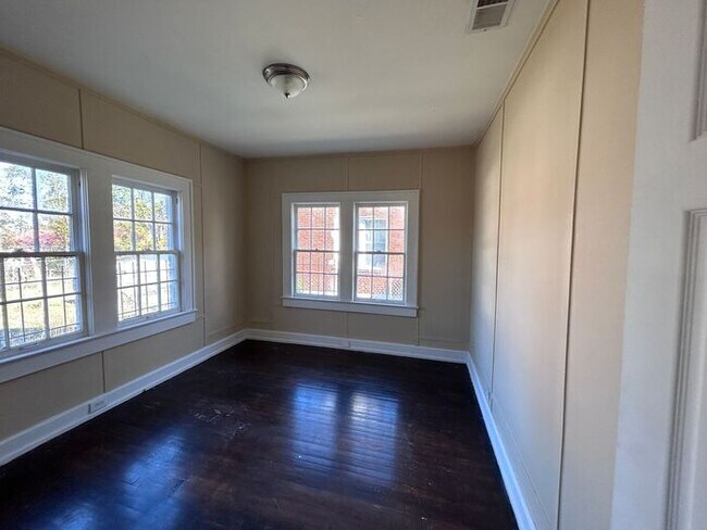 Foto del edificio - 1828 St Charles Ct SW