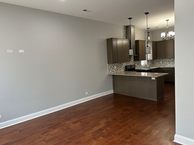 Foto del edificio - 3658 W Armitage Ave