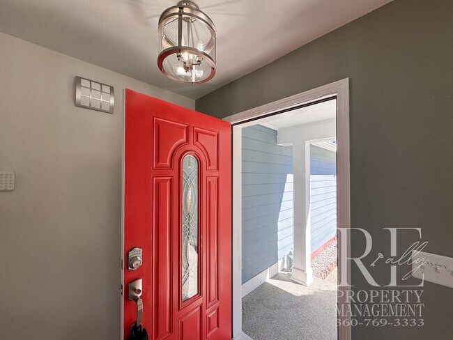 Building Photo - Spacious Bremerton Retreat with Designer Kitchen, Large Fenced Yard & Primary Suite