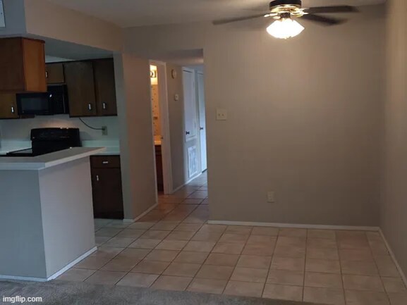 Foto del edificio - 8024 Sands Point Dr